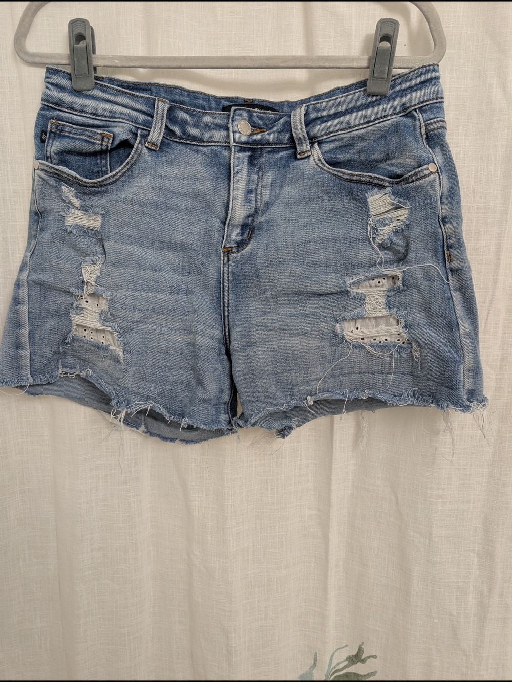 Judy Blue Distressed Denim Shorts XL Light Wash Mid Rise Raw Hem Stretch